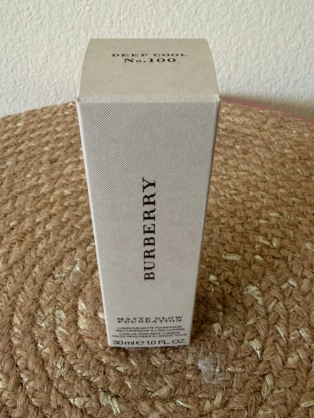 Burberry Matte Glow Foundation Deep Cool No. 100